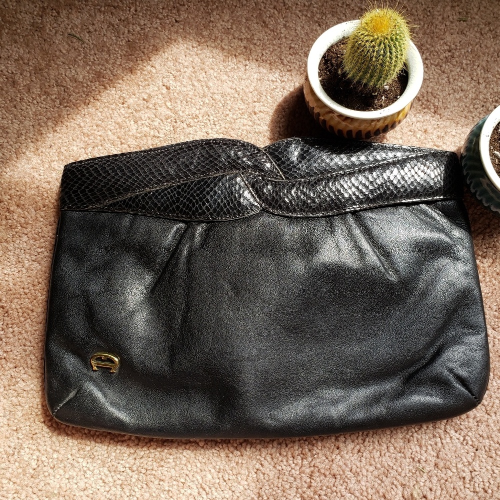Etienne Vintage Black Clutch